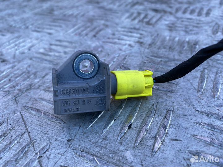 Датчик удара Mercedes W204