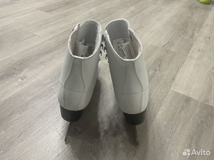 Детские коньки для девочки