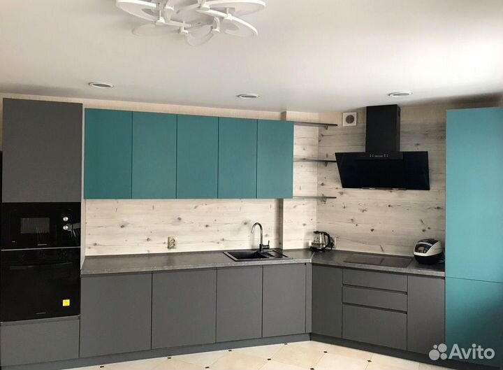 Кухонный гарнитур в современном стиле на заказ