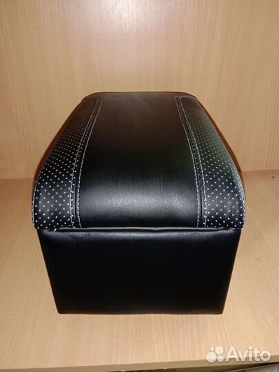 Подлокотник VW Caddy (экокожа)