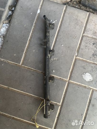 Рампа топливная ниссан террано 3 D10. рено дастер