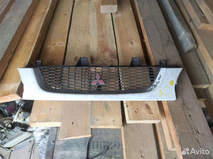 Решетка радиатора Mitsubishi Delica PD6W