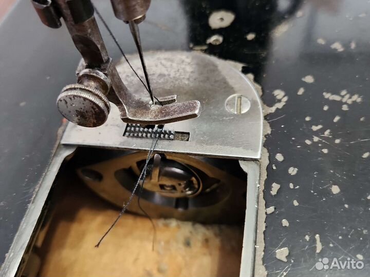 Антикварная швейная машина Зингер