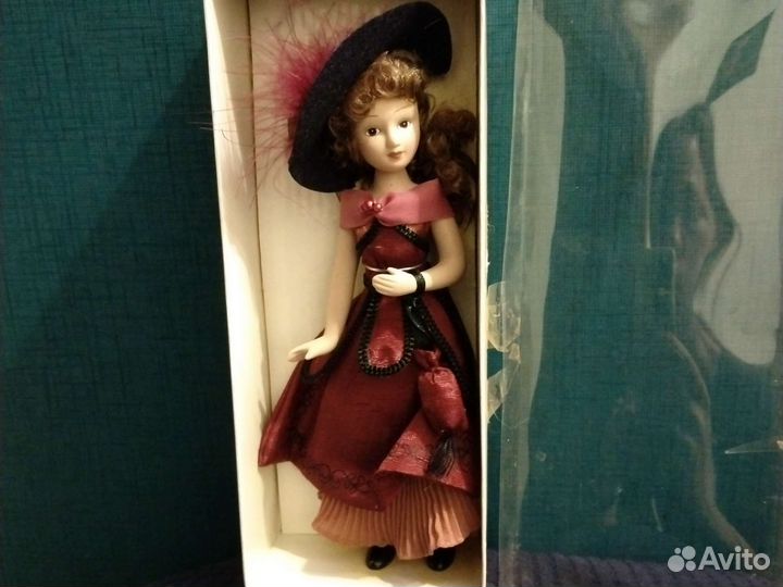 Кукла фарфоровая коллекционная
