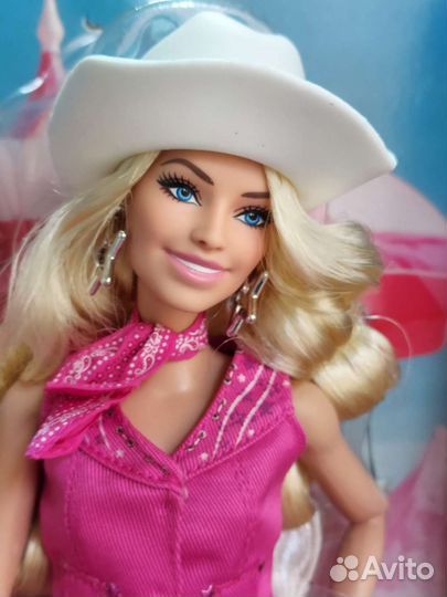 Кукла Barbie в розовом комбинезоне