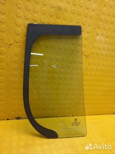 Стекло боковое заднее левое Skoda Fabia 2 2007