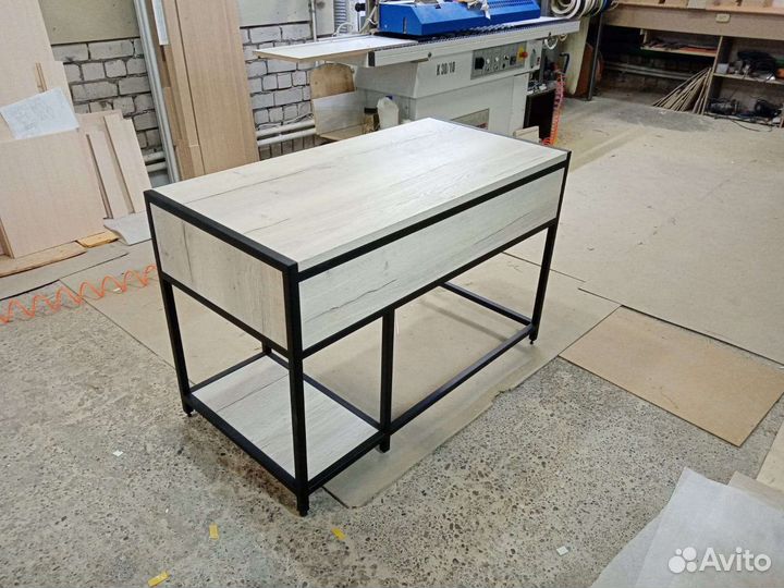 Письменный стол