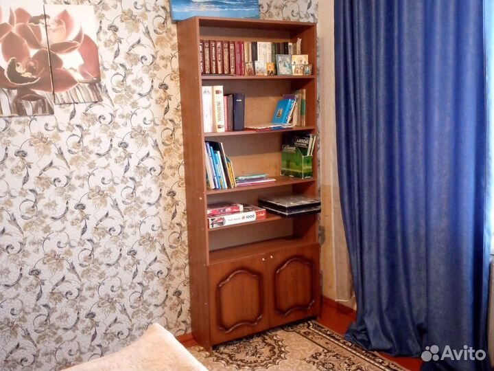 Книжный шкаф