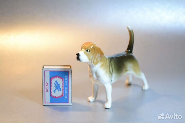 Бигль фарфоровая статуэтка