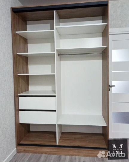 Шкаф с зеркалом