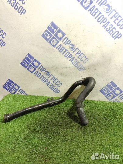 Патрубок системы охлаждения Audi A4 B7 седан 2.0