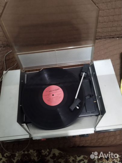 Проигрыватель пластинок вега