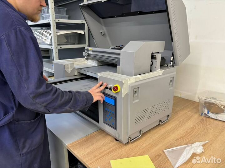 Уф печать на пластике/ на стекле/ на дереве