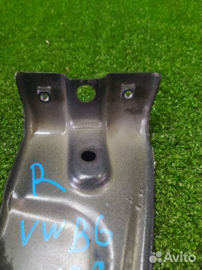 Крепление крыла переднее правое Volkswagen Passat