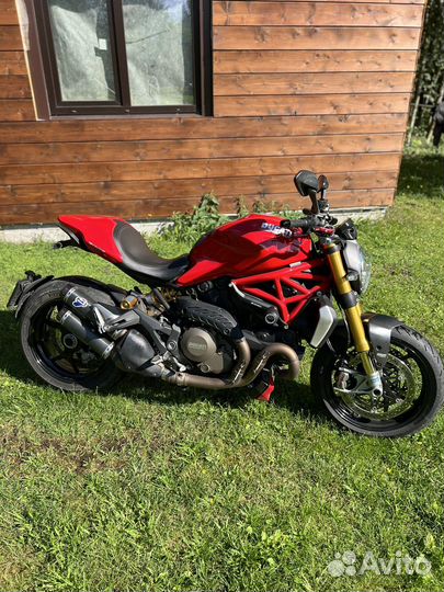 Ducati Monster 1200S