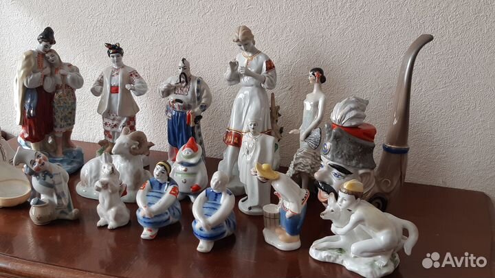 Фарфоровая статуэтка