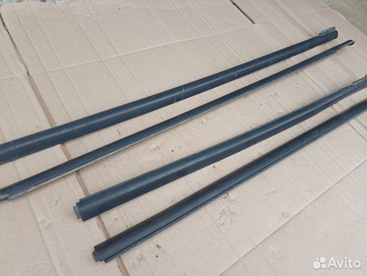 Молдинг стекла двери Ford C-Max 1