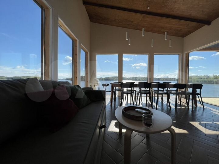 Дом 230 м² на участке 8 сот.