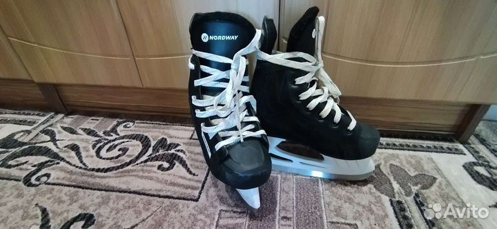 Коньки хоккейные