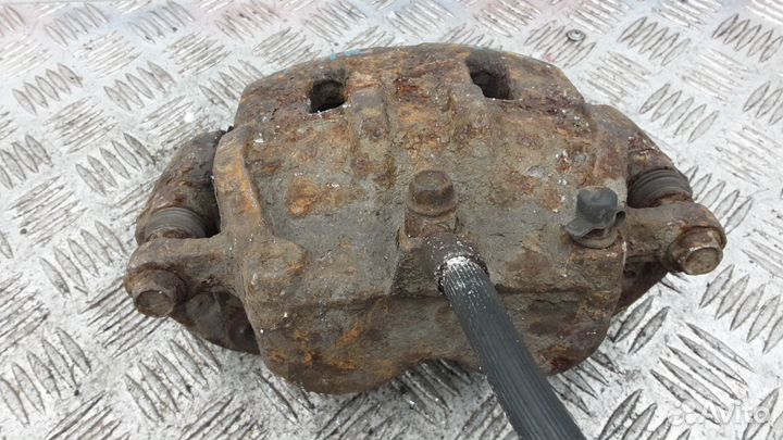 Суппорт передний правый Chevrolet Captiva 2008