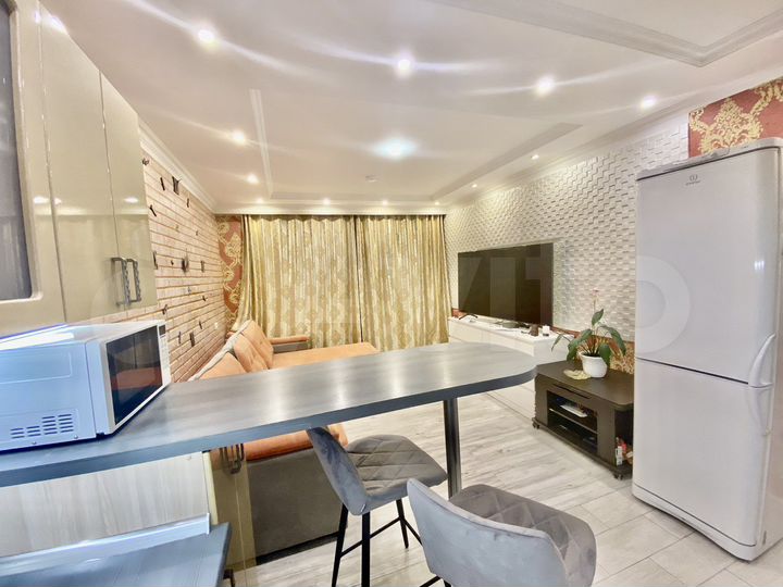 2-к. квартира, 64 м², 8/17 эт.