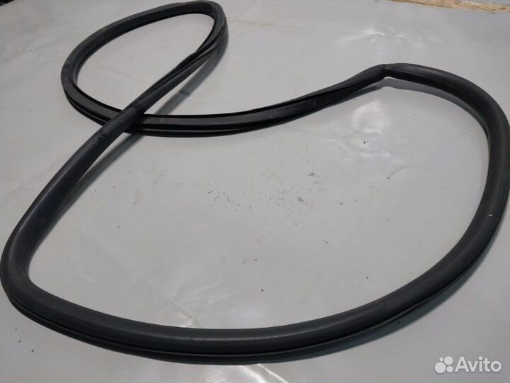 Уплотнительная резинка боковой двери задняя левая