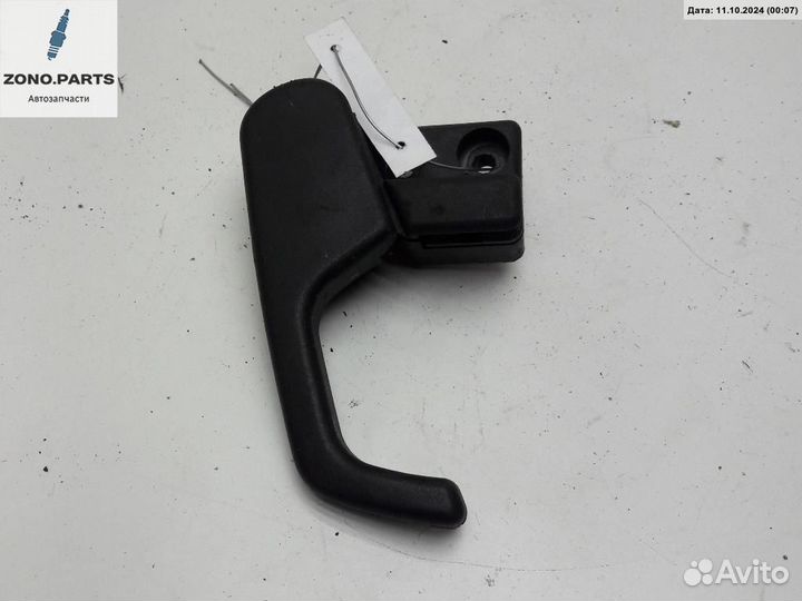 Ручка открывания капота на Volkswagen Passat B4