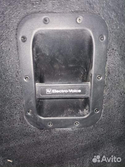 Electro-Voice ELX215 акустическая система 2-полос