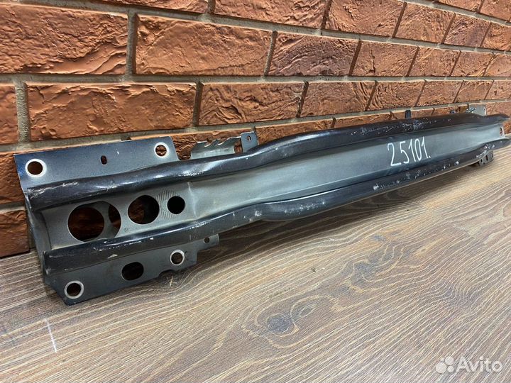 Усилитель переднего бампера Volvo XC60 2008-2017