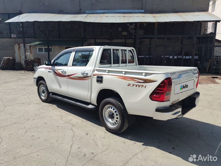 Toyota Hilux 2.7 МТ, 2022, 50 км