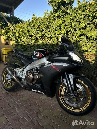 Aprilia RSV 4 R