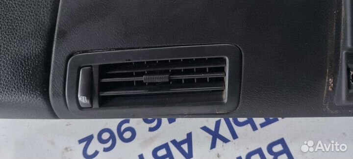 Обшивка Центральной стойки на Volkswagen Phaeton