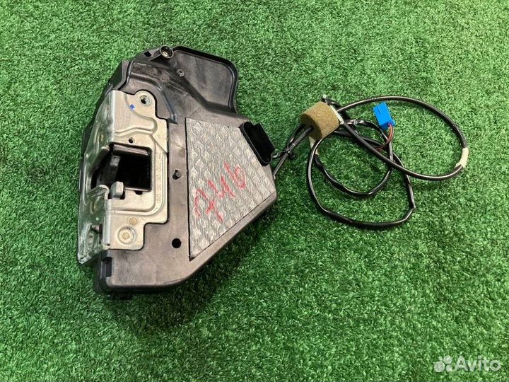 Замок двери задний правый Mercedes-Benz E-Class