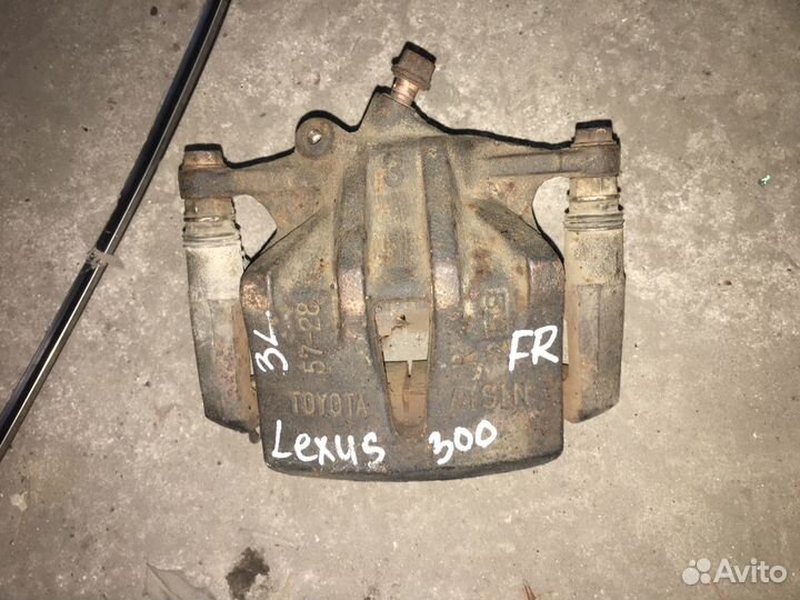 Суппорт Передний правый Lexus ES300