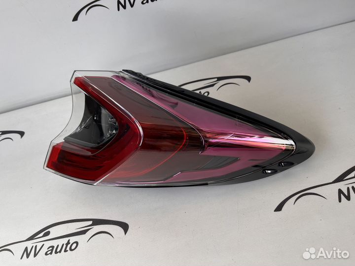 Toyota C-HR фонарь правый угловой LED 16-19
