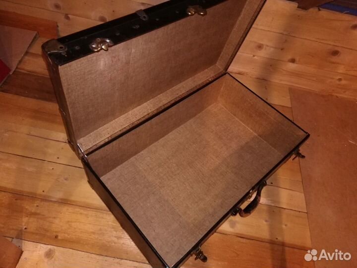 Продам Чемодан черный