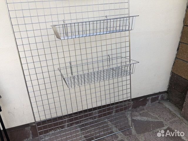 Сетка металлическая с корзинами крючками