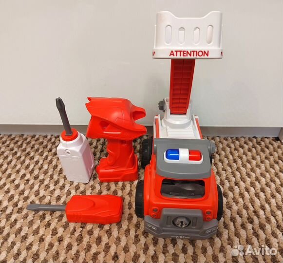 Детская игрушка. Пожарная машина. Сборная