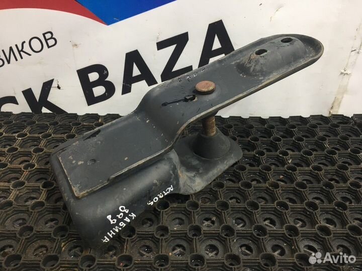 9428900031 Кронштейн замка кабины