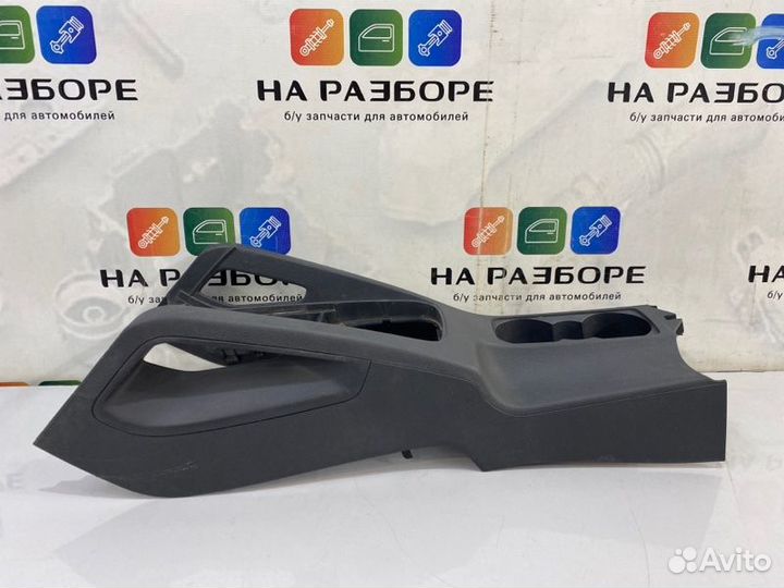 Консоль между сидений Volkswagen Golf MK5 caxa