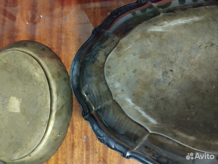 Яйца 6 штук с блюдцем из дерева