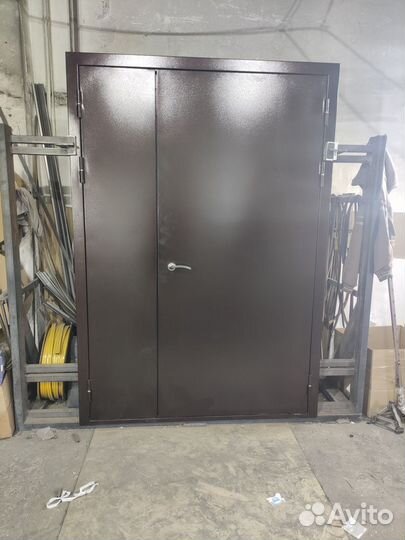 Дверь входная двустворчатая