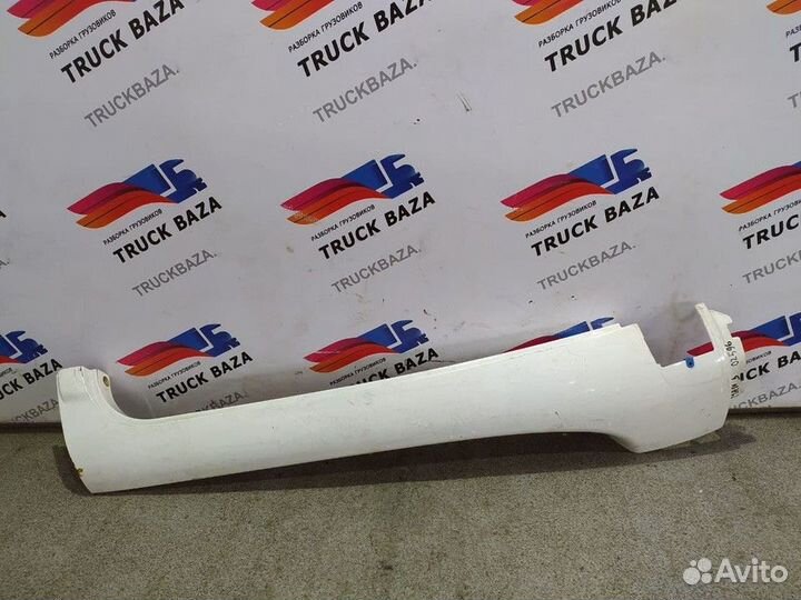 81624100061 Накладка лобового стекла левая