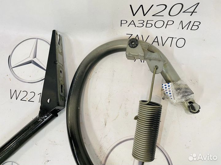 Петля багажника Mercedes W204
