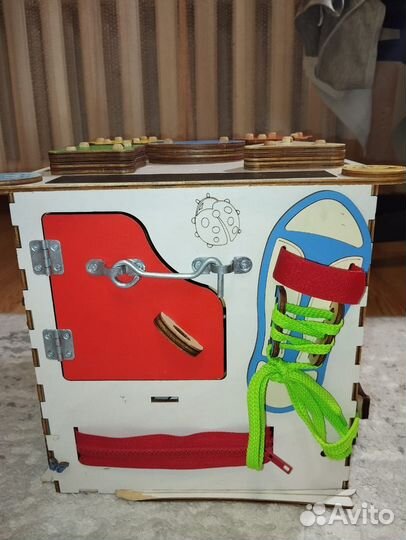 Бизиборд домик