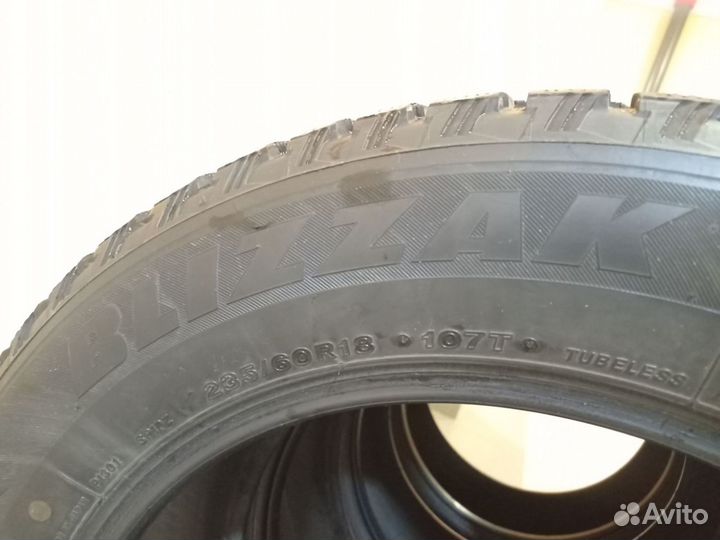 Bridgestone Blizzak Spike-01 235/60 R18