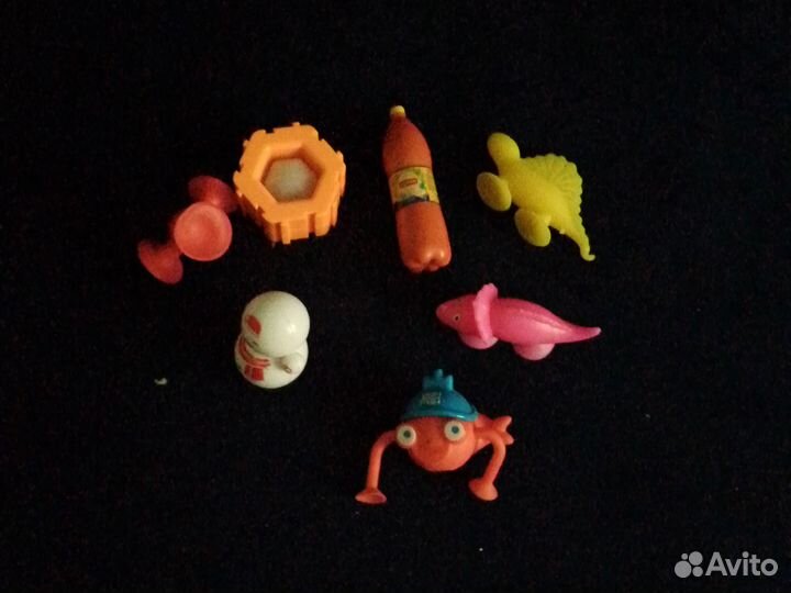Игрушки,маленькая бутылка,маленькая м,и присоска