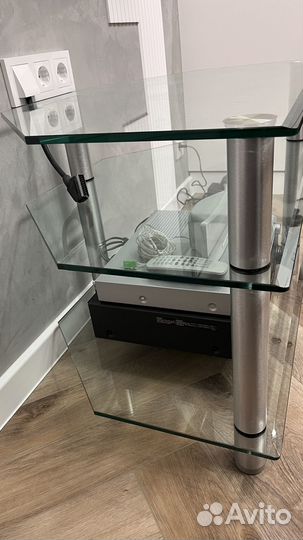 Стеклянная тумба под тв