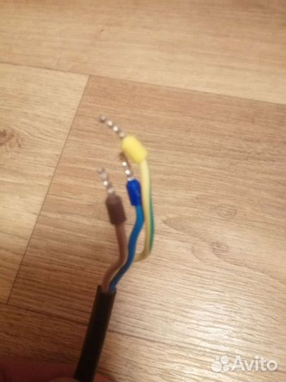 Провод с вилкой