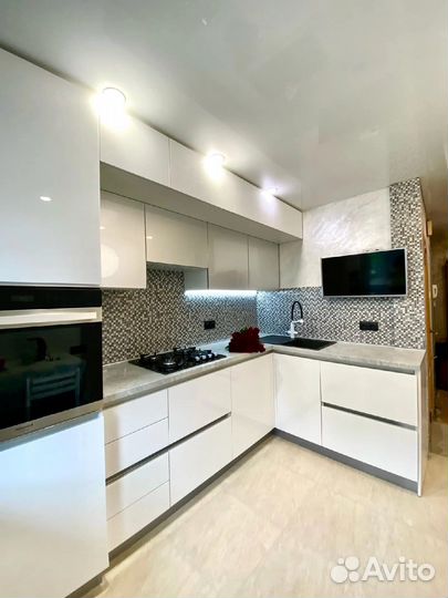 Прямой Кухонный гарнитур на заказ в Новосибирске